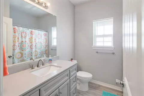 Bath - 591 Eubank St, Mabank, TX 75147 photo 4 of 4