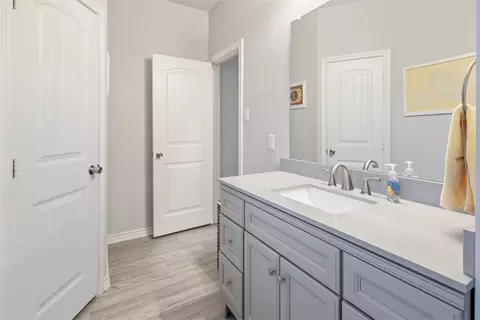 Bath - 591 Eubank St, Mabank, TX 75147 photo 3 of 4