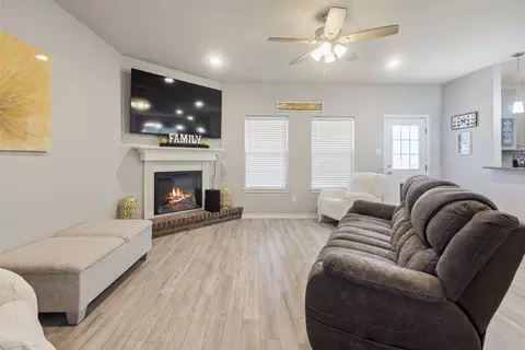 Living - 591 Eubank St, Mabank, TX 75147 photo 1 of 2