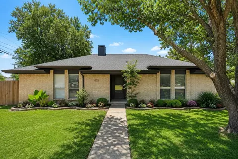 1002 Kingston Dr, Lewisville, TX 75067