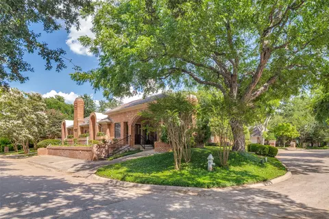 16028 Chalfont Pl, Dallas, TX 75248
