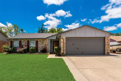 2668 Castanada Cir, Fort Worth, TX 76112