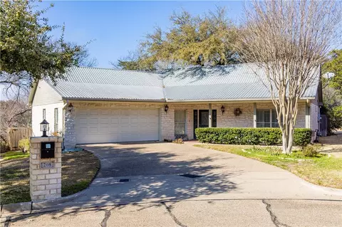 208 Wellington Dr, Woodway, TX 76712