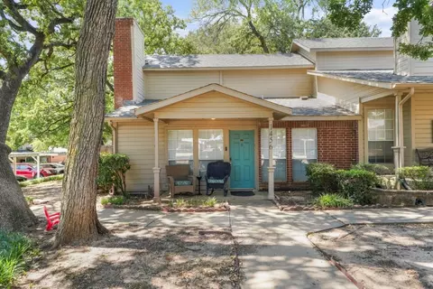 1456 Meadowood Village Dr, Fort Worth, TX 76120