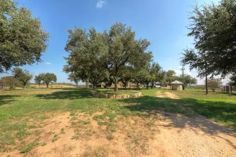 6887 Von Ormy Rd, Von Ormy, TX 78073 photo 3