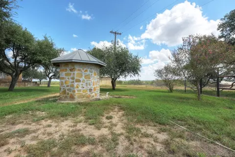 6887 Von Ormy Rd, Von Ormy, TX 78073 photo 22