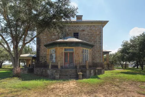 6887 Von Ormy Rd, Von Ormy, TX 78073 photo 5