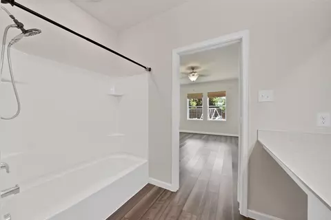 Bath - 1433 Ancer Way, Haslet, TX 76052 photo 3 of 4