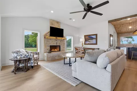Living - 4167 Highway 67, Rainbow, TX 76077 photo 2 of 3