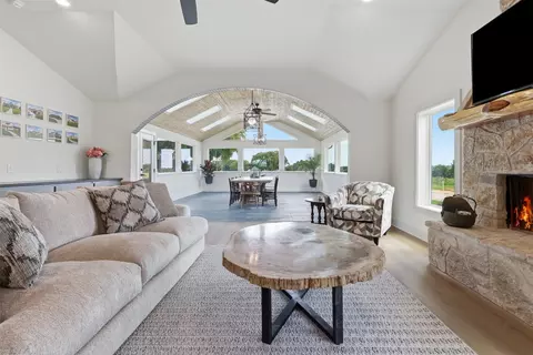 Living - 4167 Highway 67, Rainbow, TX 76077 photo 3 of 3