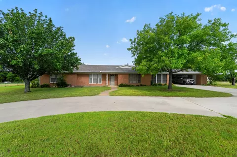 2211 Fisher St, Goldthwaite, TX 76844