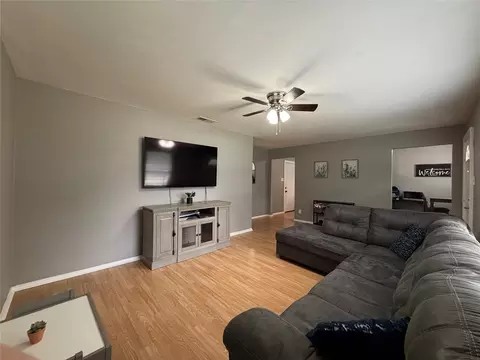 Living - 508 Batterson St, Cleburne, TX 76031 photo 3 of 6