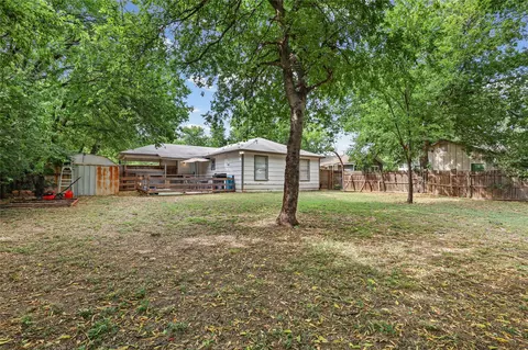 Exterior - 508 Batterson St, Cleburne, TX 76031 photo 3 of 6