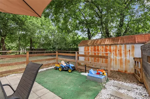 Exterior - 508 Batterson St, Cleburne, TX 76031 photo 5 of 6