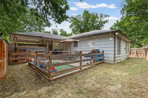 Exterior - 508 Batterson St, Cleburne, TX 76031 photo 4 of 6