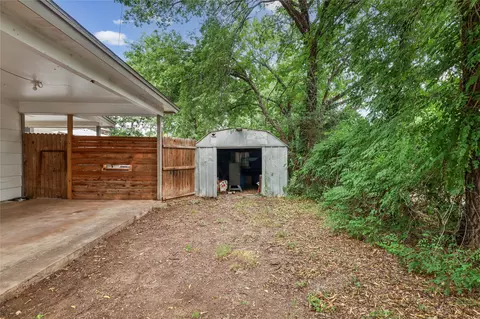 Exterior - 508 Batterson St, Cleburne, TX 76031 photo 2 of 6