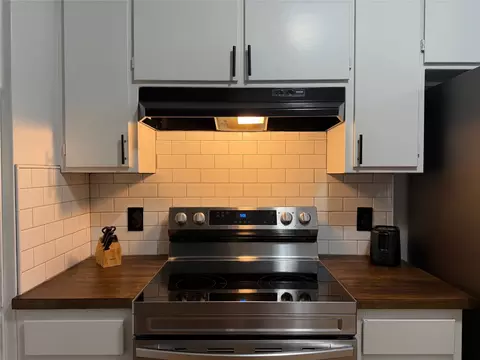 Kitchen - 508 Batterson St, Cleburne, TX 76031 photo 3 of 6