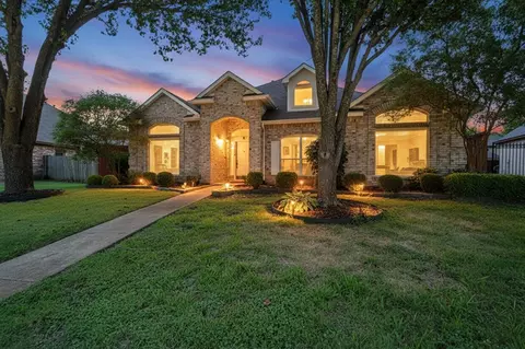 1132 Devonshire Dr, Desoto, TX 75115