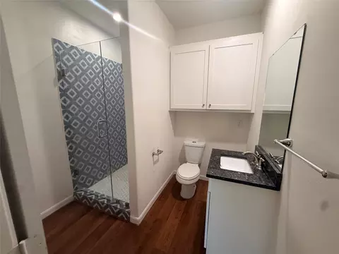Bath - 101 Boone St, Terrell, TX 75160 photo 3 of 3