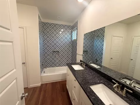 Bath - 101 Boone St, Terrell, TX 75160 photo 2 of 3