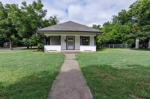 Exterior - 301 Madison St, Cleburne, TX 76033 photo 4 of 9