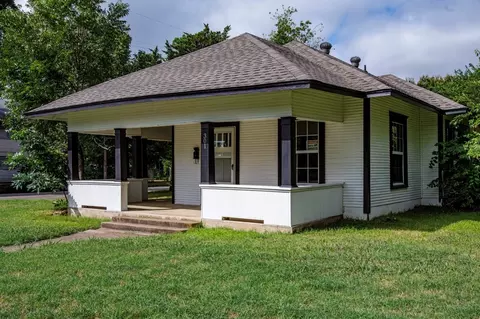Exterior - 301 Madison St, Cleburne, TX 76033 photo 3 of 9