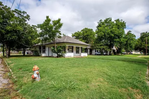 Exterior - 301 Madison St, Cleburne, TX 76033 photo 6 of 9