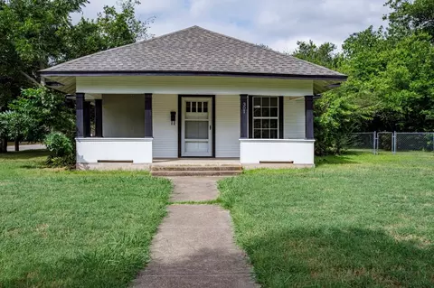 Exterior - 301 Madison St, Cleburne, TX 76033 photo 5 of 9