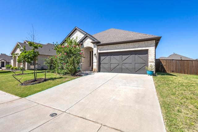 7304 Snyder Ln, Arlington, TX 76002