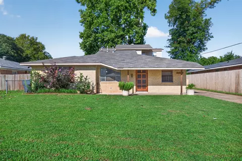 2714 E Cavett Dr, Shreveport, LA 71104