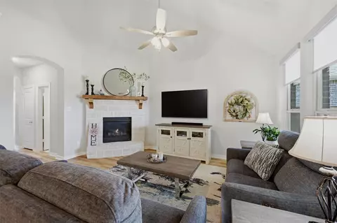 3913 Southbend Dr, Denison, TX 75020