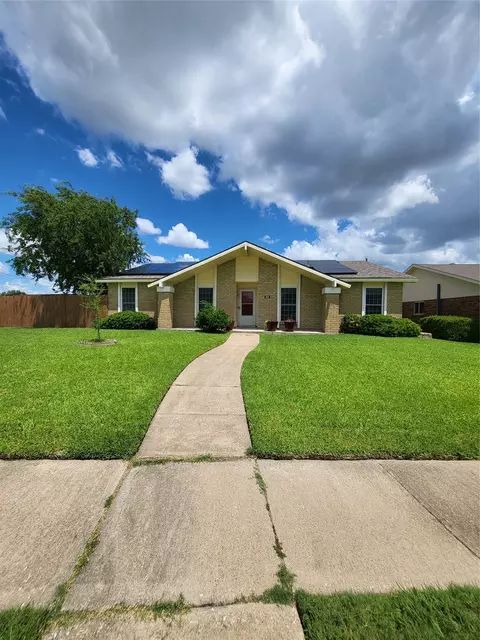 3020 Rockett Dr, Carrollton, TX 75007