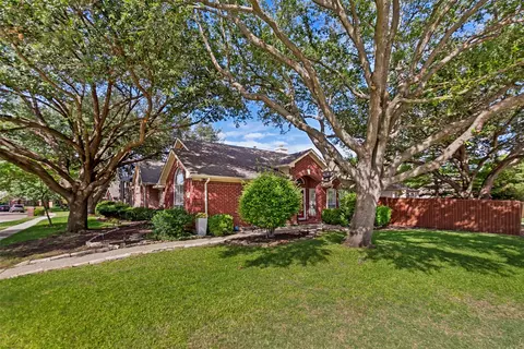 6800 Forest Hills Dr, Plano, TX 75023