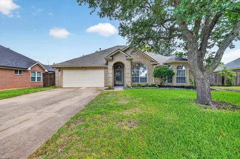 6740 Old Mill Ct, North Richland Hills, TX 76182