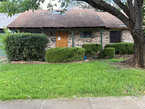 1605 Acosta St, Grand Prairie, TX 75051