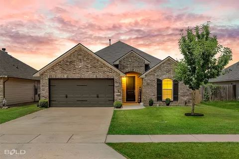 4022 False River Dr, Bossier City, LA 71111