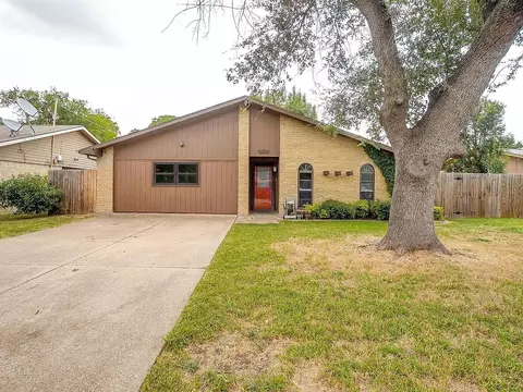 3110 Edelweiss Dr, Grand Prairie, TX 75052