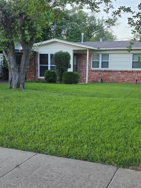 6255 Truman Dr, Fort Worth, TX 76112