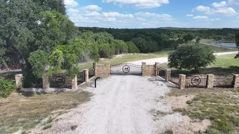 1042 Highway 174, Meridian, TX 76665