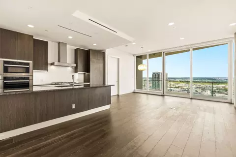 3130 N Harwood St #2102, Dallas, TX 75201