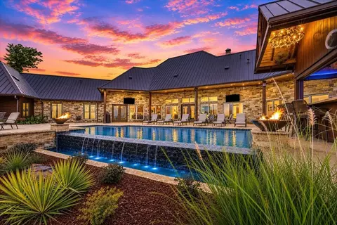 908 Sailboat Dr, Corsicana, TX 75109
