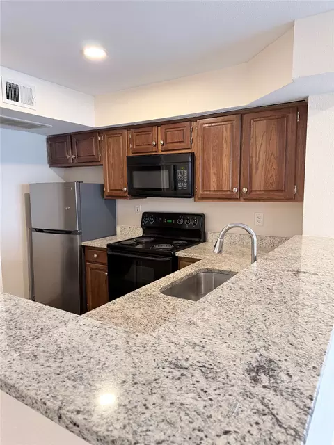 3410 Country Club Dr W #192, Irving, TX 75038
