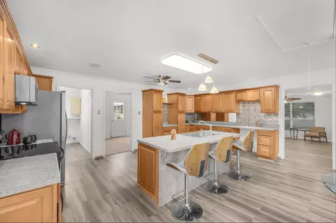 328 Creekview Meadows Dr, Springtown, TX 76082