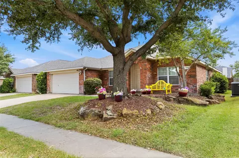 1320 Cattle Crossing Dr, Fort Worth, TX 76131