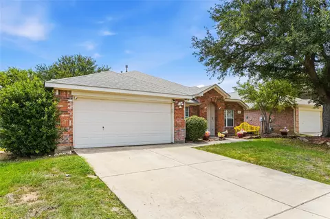 1320 Cattle Crossing Dr, Fort Worth, TX 76131