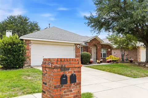 1320 Cattle Crossing Dr, Fort Worth, TX 76131