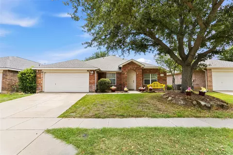 1320 Cattle Crossing Dr, Fort Worth, TX 76131