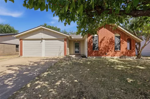 1420 Laurel Ln, Cleburne, TX 76033