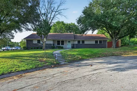 2403 Robin Cir, Denton, TX 76209