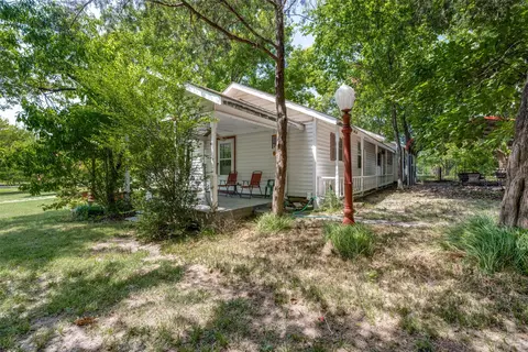 402 Jones St, Tom Bean, TX 75489
